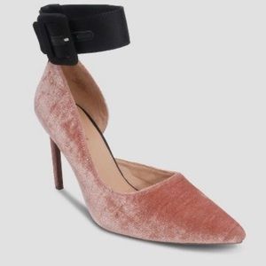 Who What Wear Velvet Annora Pumps - Blush / Black